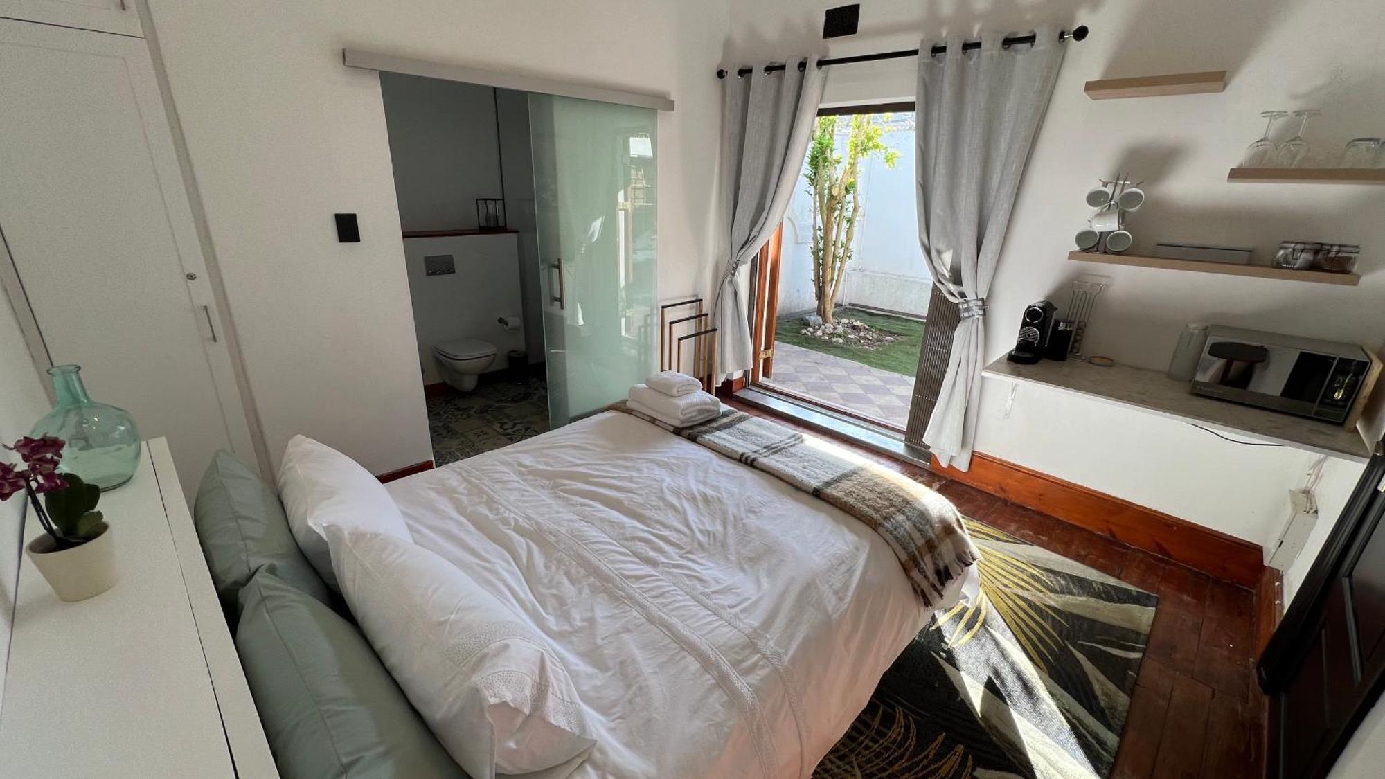 Oasis Away From Homestay Cape Town